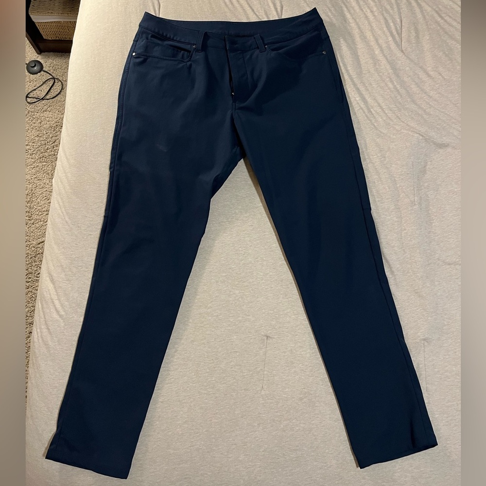 ABC Warpstreme Pants. 35 waist 32 length. Great preowned condition. Navy